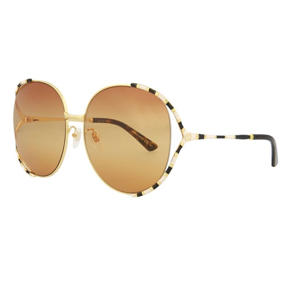 Gucci sunglasses comes in a gold with ivory and black frame w/double GG